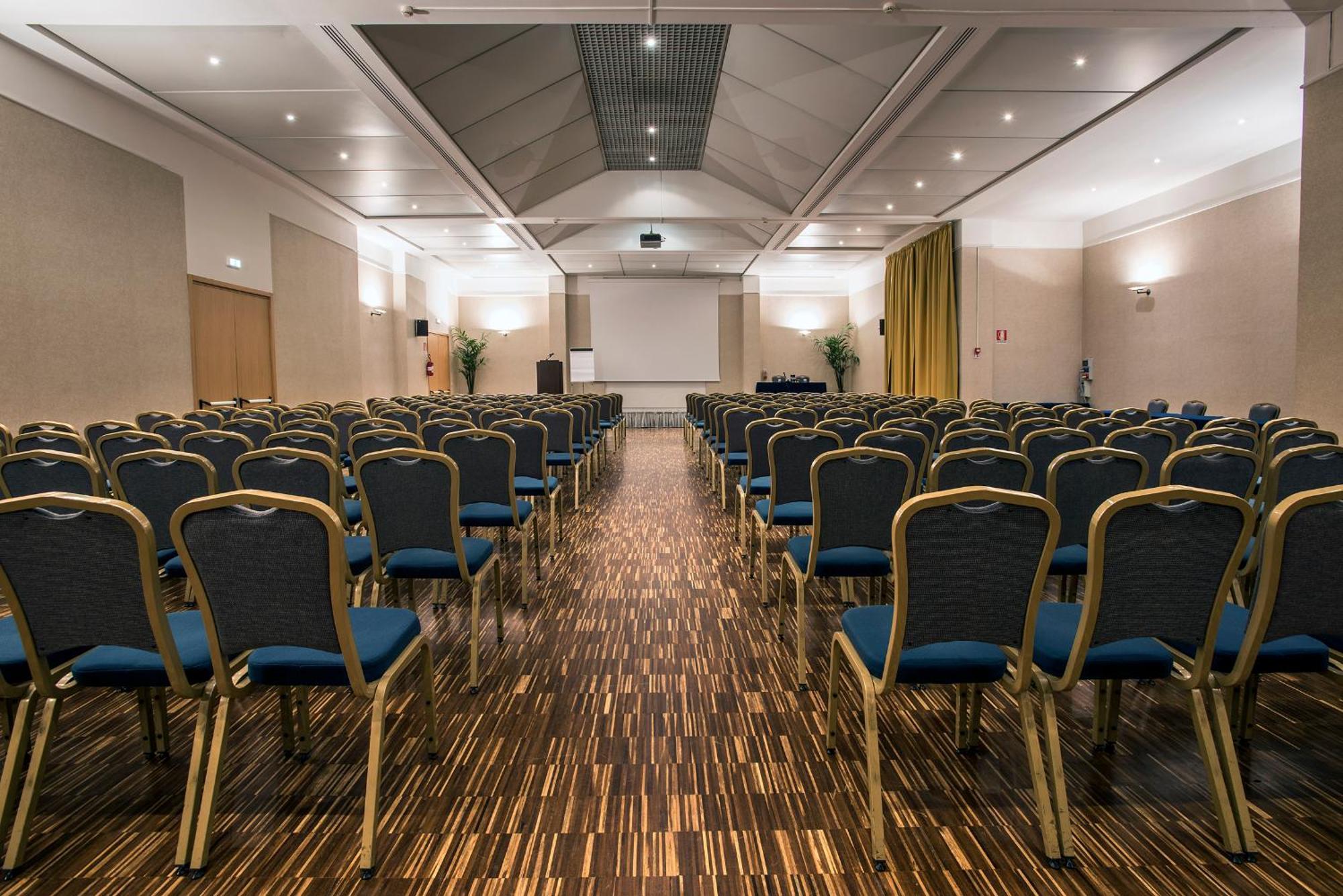 Flyon Hotel & Conference Center — Photos 1